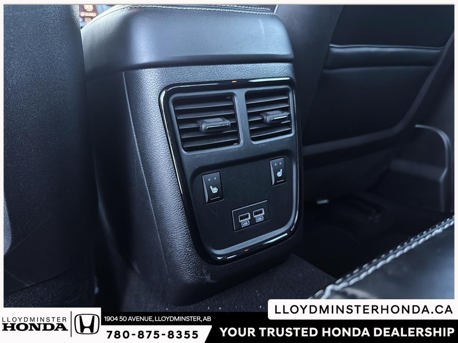 2023 Chrysler 300 S-10