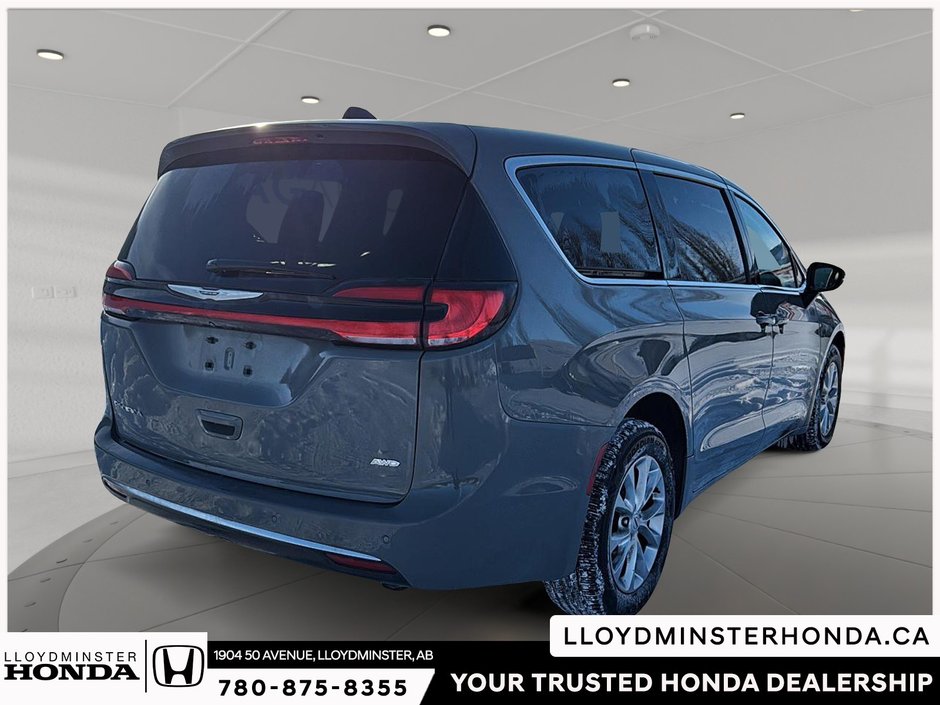 2023 Chrysler Pacifica Touring-L-5