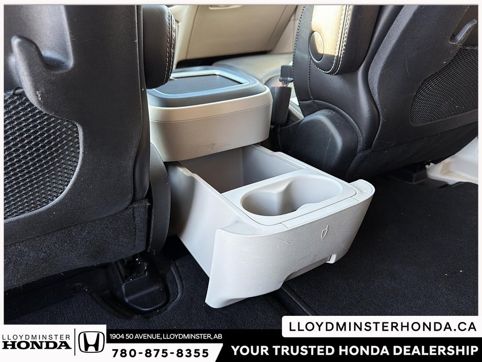 2023 Chrysler Pacifica Touring-L-12