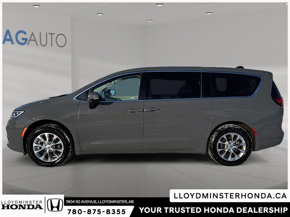 2023 Chrysler Pacifica Touring-L-4