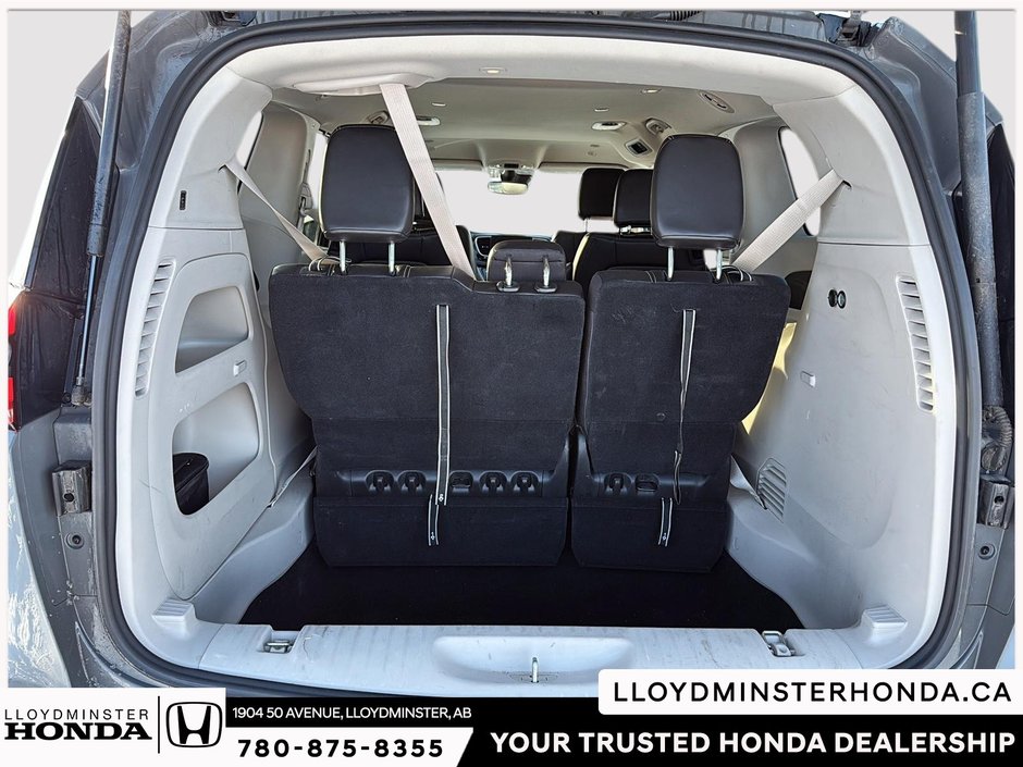 2023 Chrysler Pacifica Touring-L-7