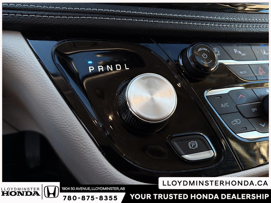 2023 Chrysler Pacifica Touring-L-20