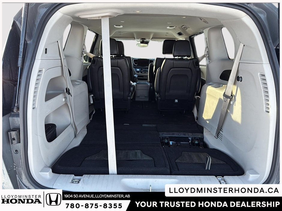 2023 Chrysler Pacifica Touring-L-8