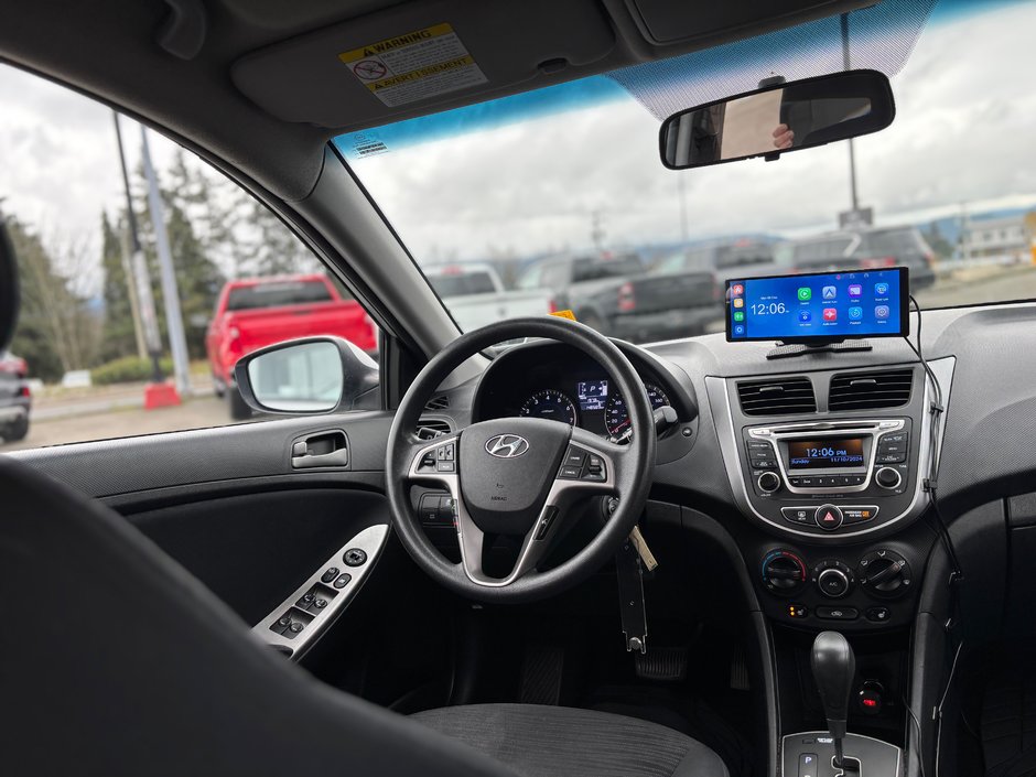 2015 Hyundai Accent GL-15