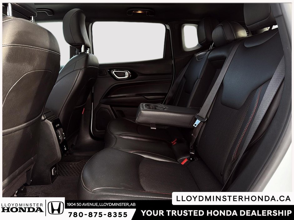 2024 Jeep Compass Trailhawk-9