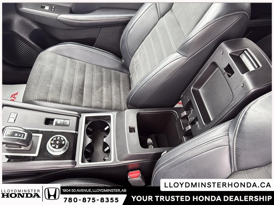 2023 Mitsubishi Outlander PHEV LE-14