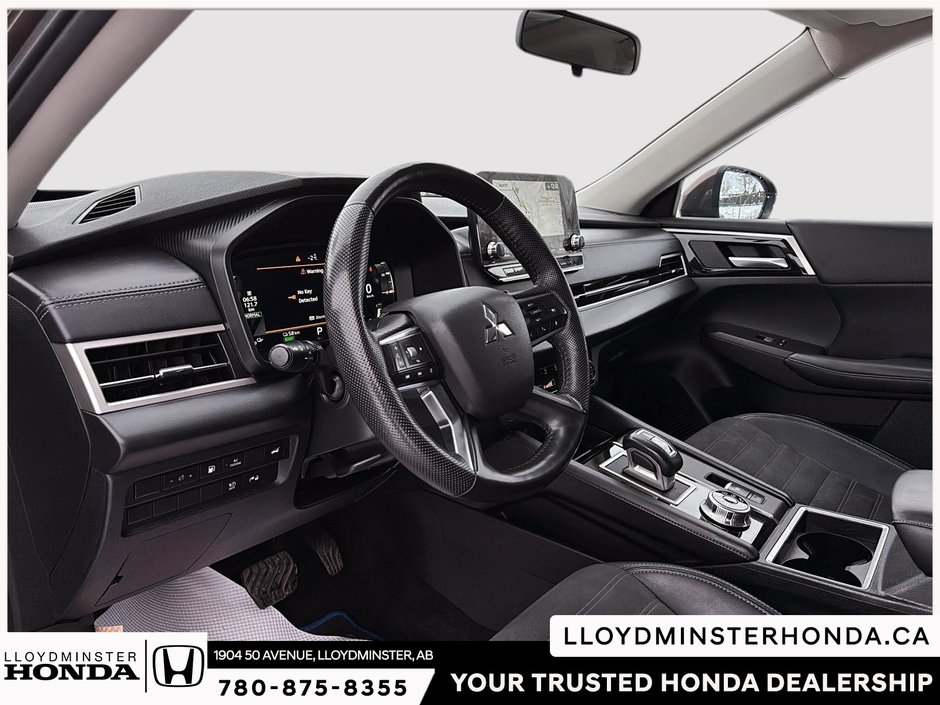 2023 Mitsubishi Outlander PHEV LE-17