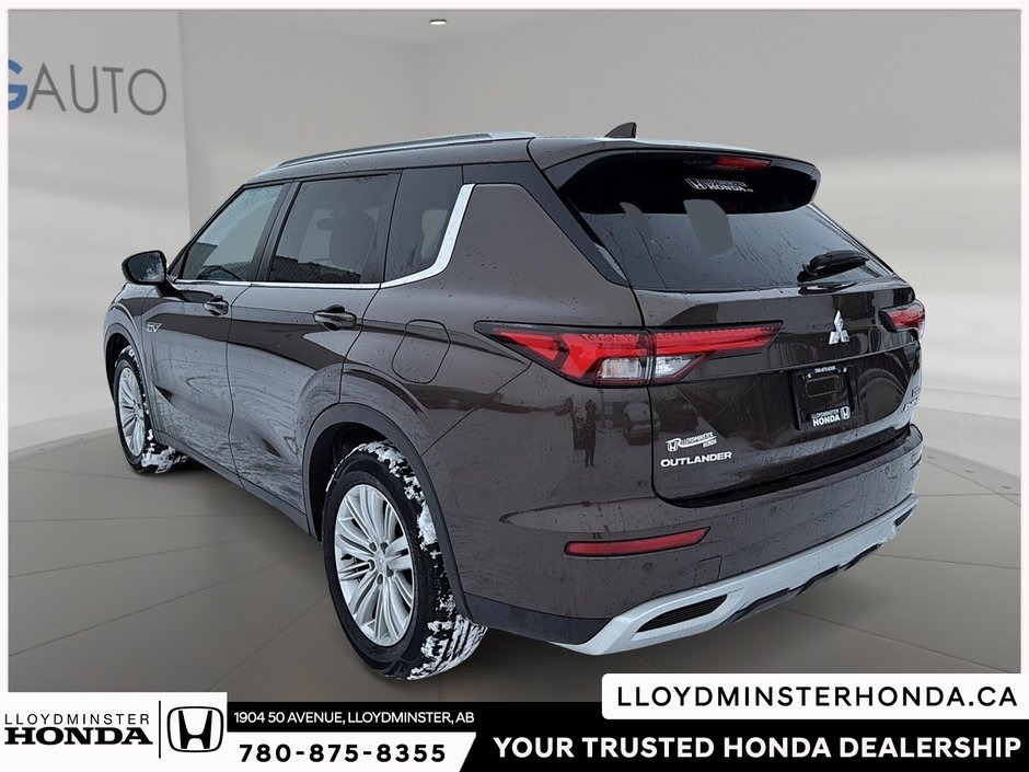 2023 Mitsubishi Outlander PHEV LE-3