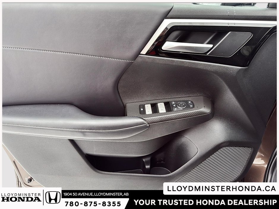 2023 Mitsubishi Outlander PHEV LE-15