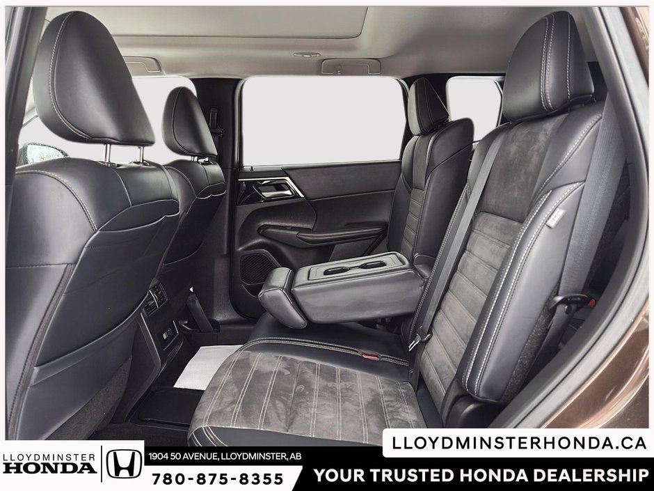 2023 Mitsubishi Outlander PHEV LE-10