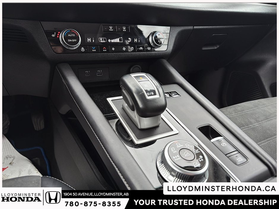 2023 Mitsubishi Outlander PHEV LE-21