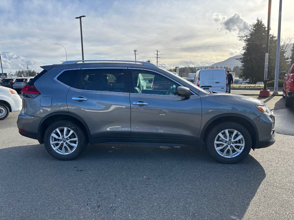 2017 Nissan Rogue SV-6