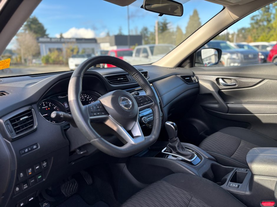 2017 Nissan Rogue SV-12