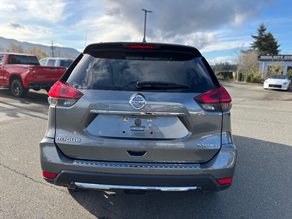 2017 Nissan Rogue SV-5