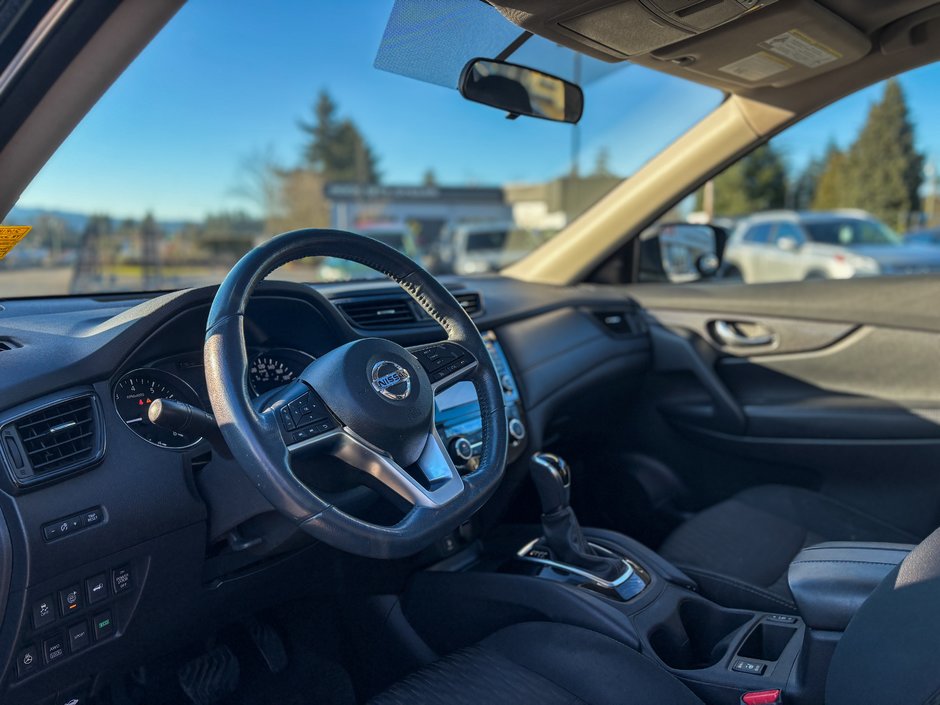 2017 Nissan Rogue SV-7