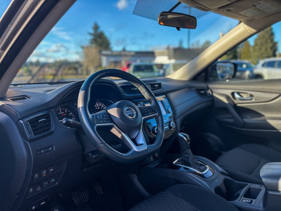 2017 Nissan Rogue SV-14