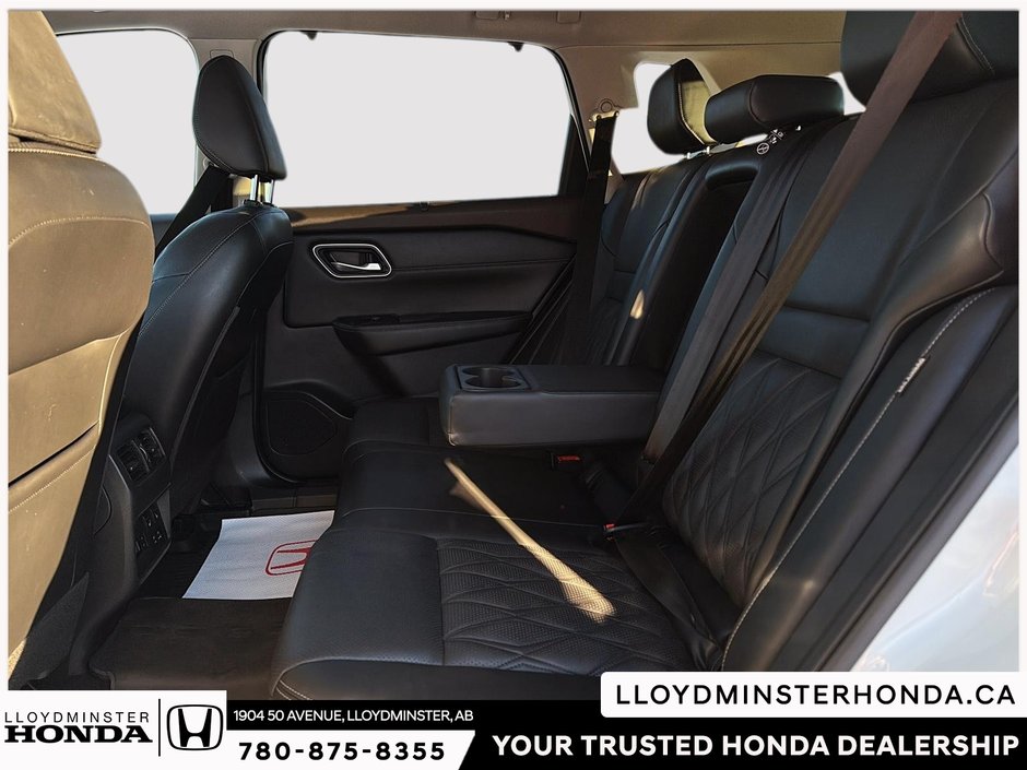 2022 Nissan Rogue Platinum-9