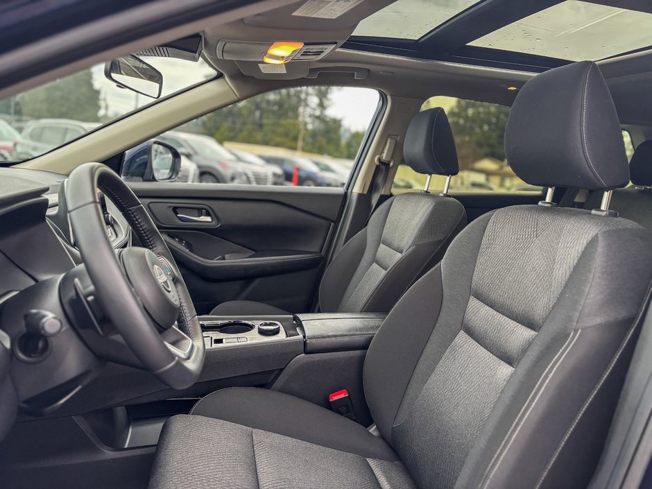 2024 Nissan Rogue SV Moonroof-14