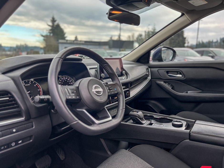 2024 Nissan Rogue SV Moonroof-13