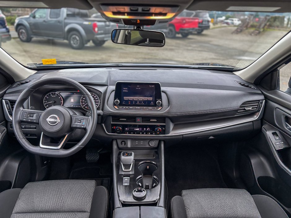 2024 Nissan Rogue SV Moonroof-18