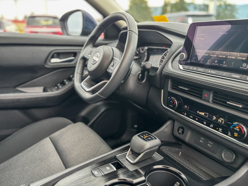 2024 Nissan Rogue SV Moonroof-12