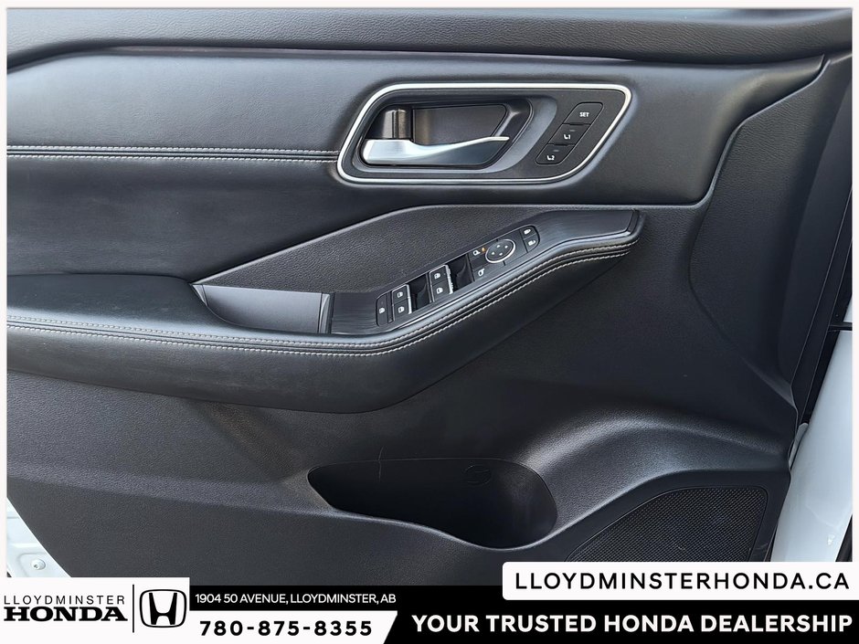 2025 Nissan Rogue Platinum-13