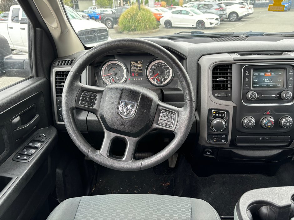 2019 Ram 1500 Classic Express Blackout Crew Cab 4x4 | 5.7L Hemi-10