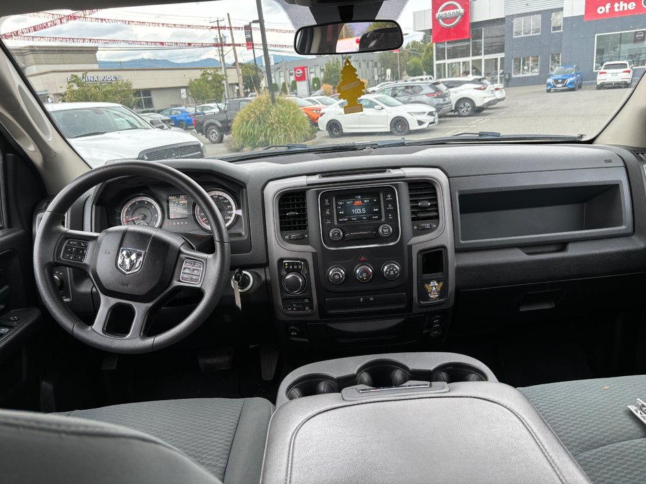 2019 Ram 1500 Classic Express Blackout Crew Cab 4x4 | 5.7L Hemi-12