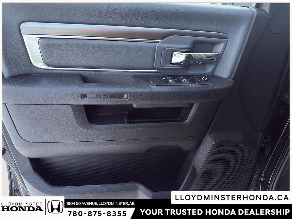 2023 Ram 1500 Classic SLT-17