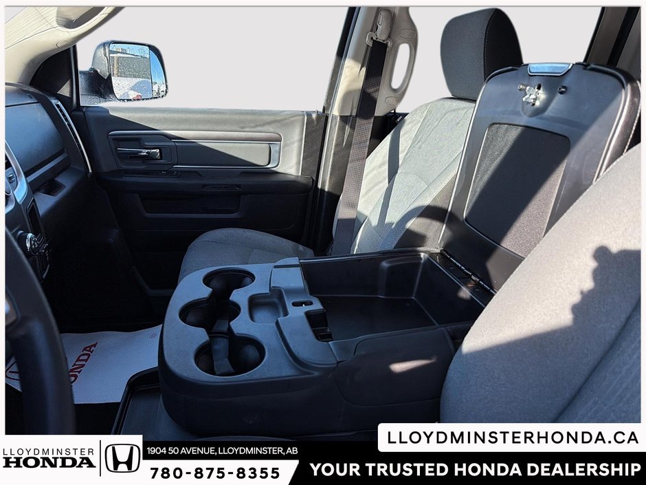 2023 Ram 1500 Classic SLT-11