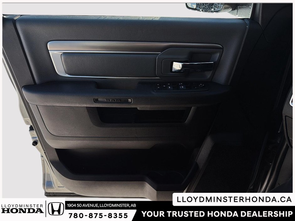 2023 Ram 1500 Classic SLT-12