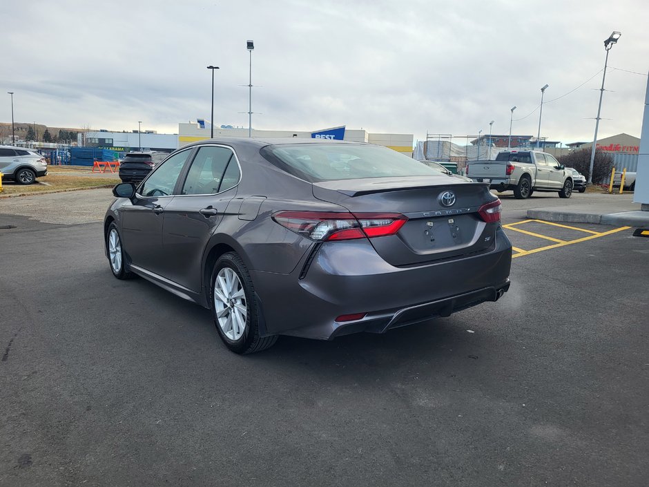 2022 Toyota Camry SE-1