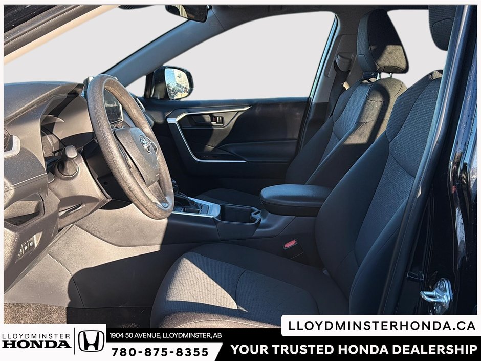 2025 Toyota RAV4 LE-8