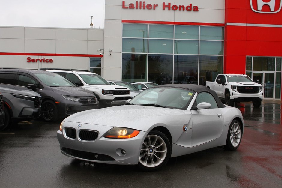 2004 BMW Z4 2.5i Roadster in Montréal, Quebec