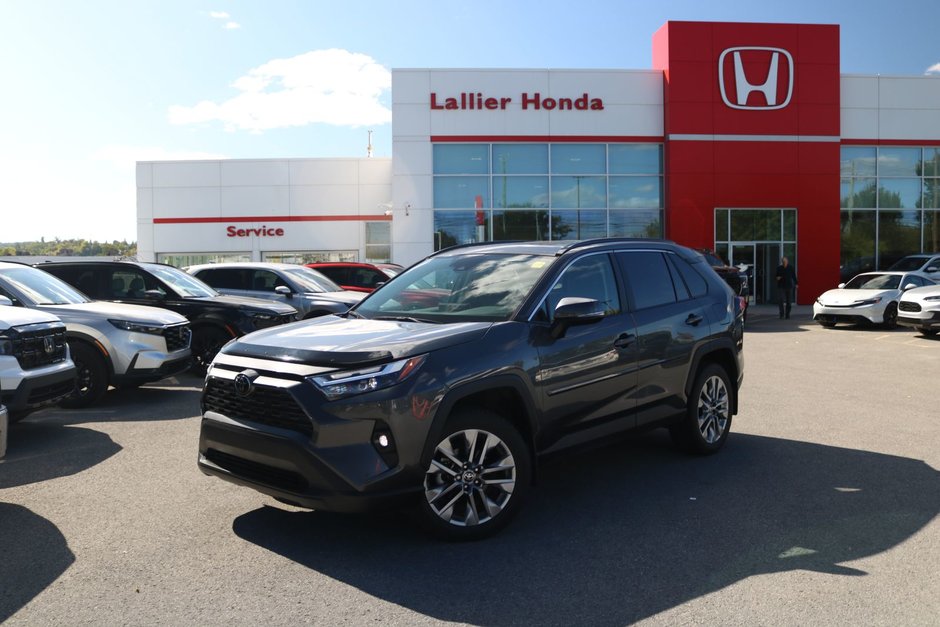 2022 Toyota RAV4 XLE in Montréal, Quebec