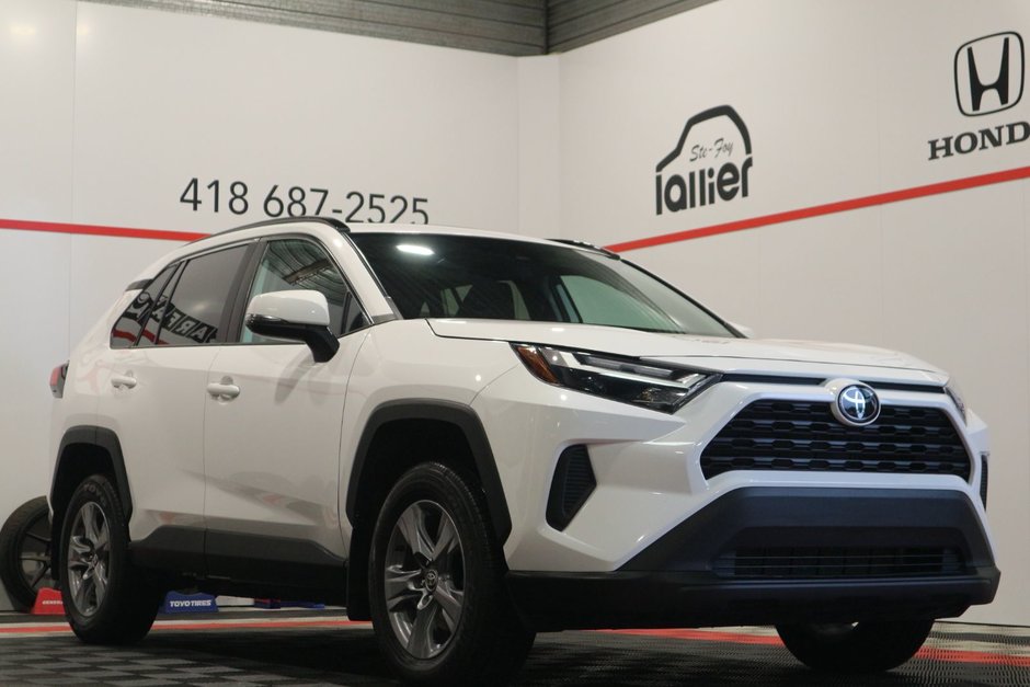 2023 Toyota RAV4 XLE*TOIT OUVRANT* in Quebec, Quebec