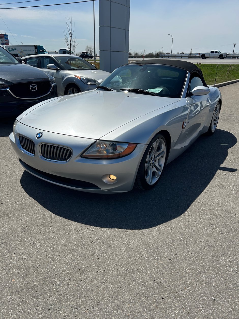 2003 BMW Z4 3.0i in Lachenaie, Quebec