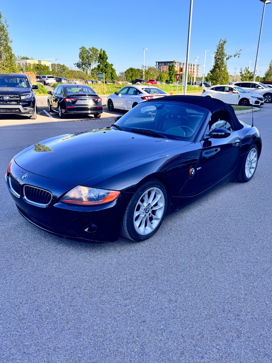 2003 BMW Z4 2.5i in Montreal, Quebec