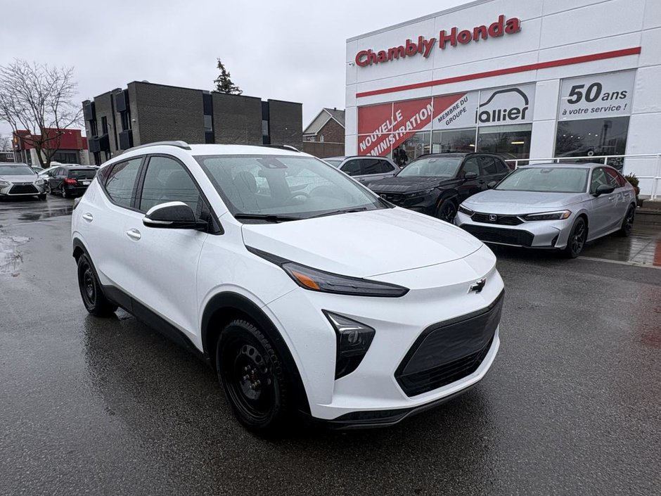Chevrolet Bolt EUV LT 8 PNEUS I CARPLAY I MAGS I SIEGES CHAUFFANTS I CAMERA I DEMARREUR I  SECURITE ACTIVE 2023 à Montréal, Québec