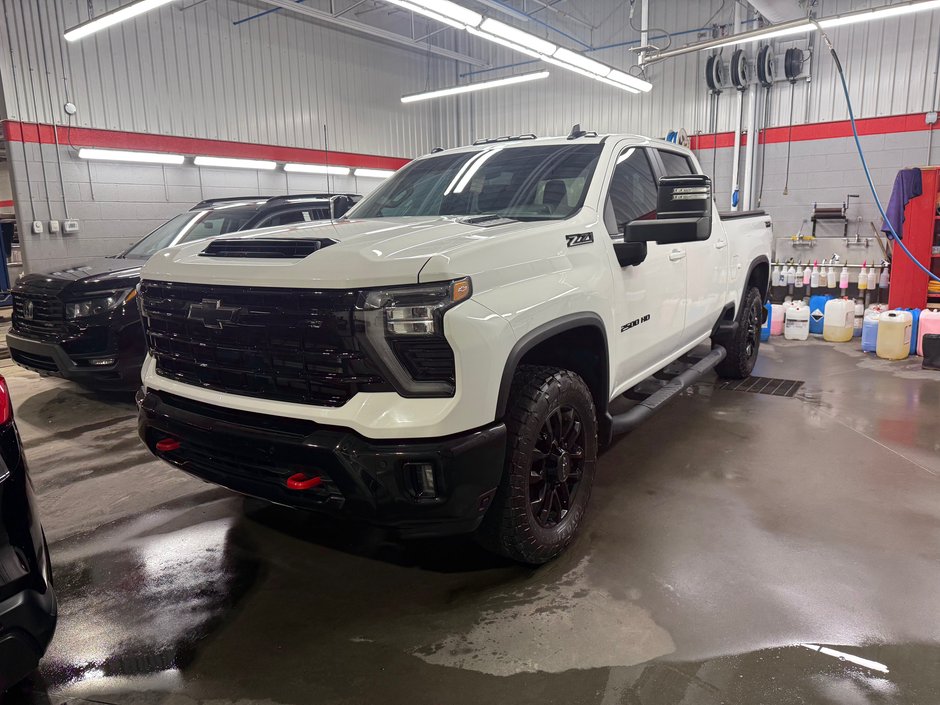2025 Chevrolet Silverado 2500HD LT in Montréal, Quebec