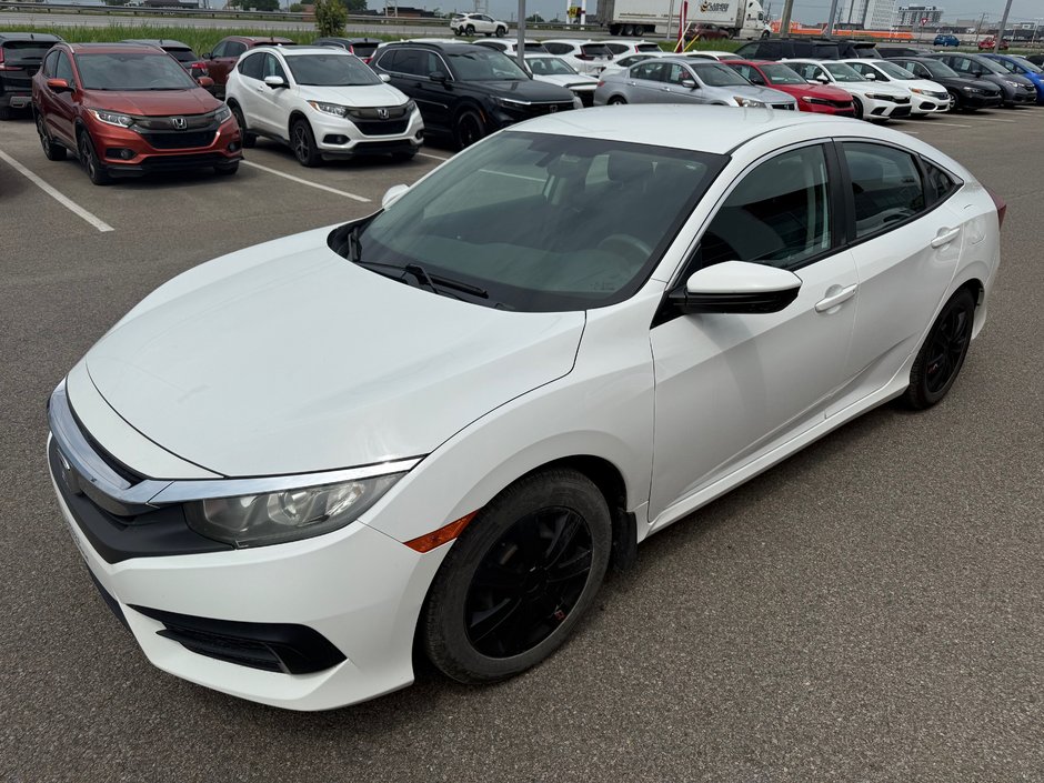 Honda Civic Sedan LX/MANUELLE/17 DOSSIERS ENTRETIENT 2016 à Montréal, Québec
