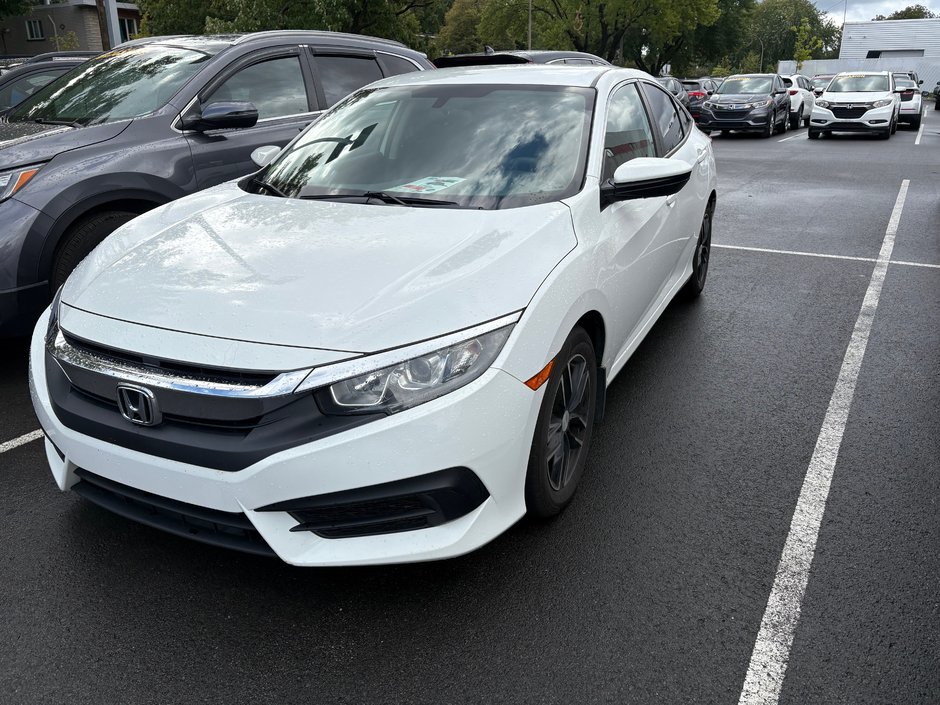Honda Civic Sedan LX 63 000 km SEULEMENT JAMAIS ACCIDENTÉ 2017 à Montréal, Québec