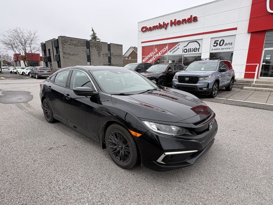 2019 Honda Civic LX MANUELLE!!!!!!!! CARPLAY MAGS I SIEGES CHAUFFANT I CAMERA I BLUETOOTH I SÉCURITÉ ACTIVE in Montréal, Quebec