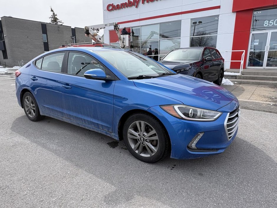 Hyundai Elantra GL  MAGS I  CARPLAY I SIEGES ET VOLANT CHAUFFANTS I CAMERA I SECURITE ACTIVE 2017 à Montréal, Québec