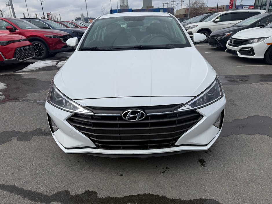 Hyundai Elantra Essential 2020 à Montréal, Québec