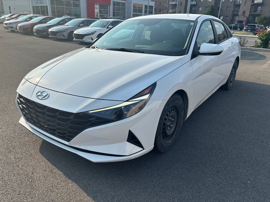 Hyundai Elantra Essential 2021 à Montréal, Québec