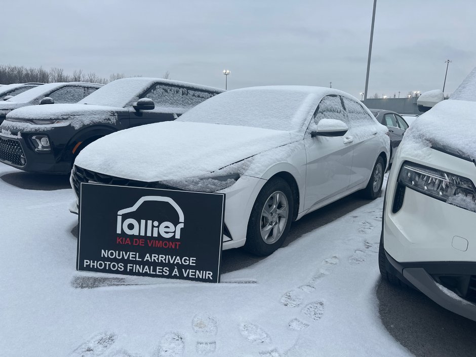 Hyundai Elantra Essential 2023 à , Québec