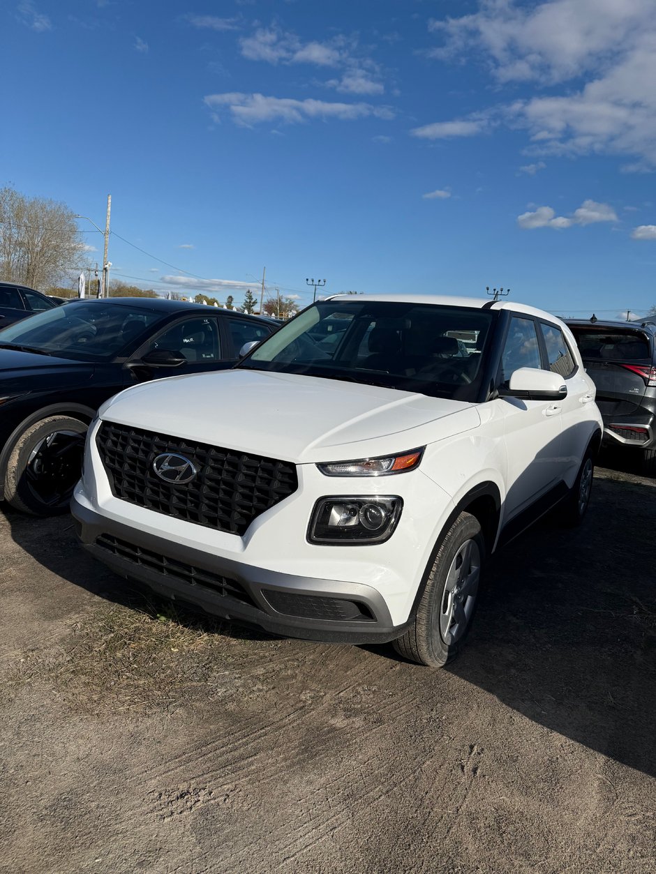 Hyundai Venue Essential 2025 à Montréal, Québec