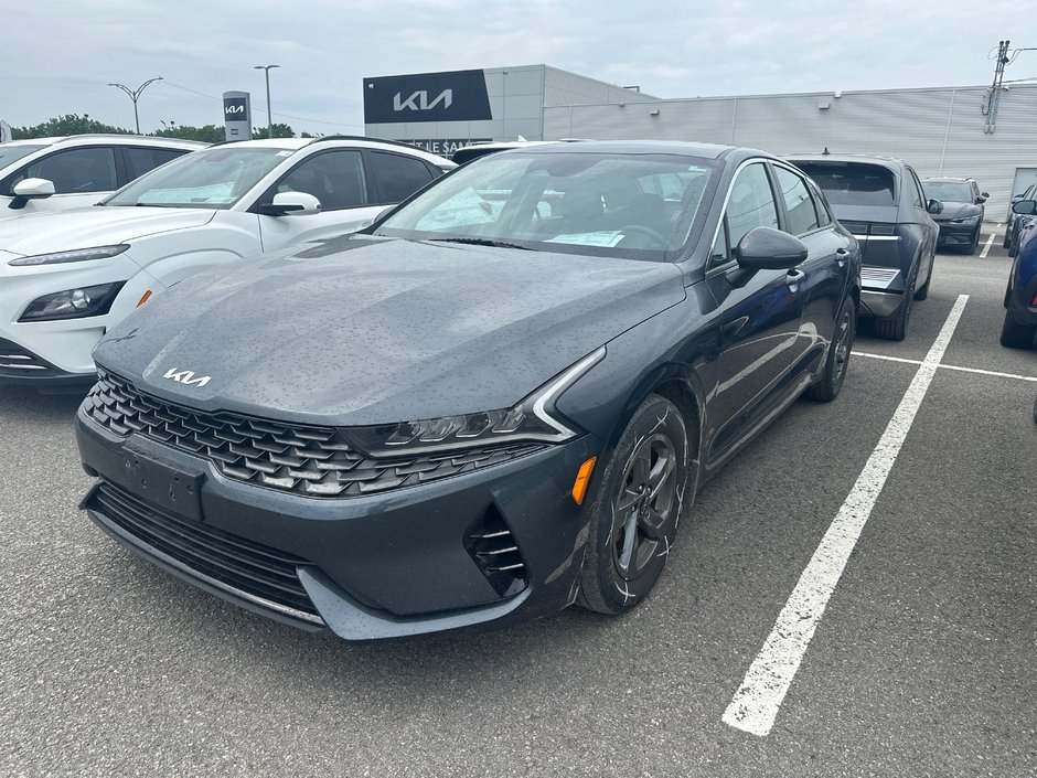Kia K5 LX 2023 à Montréal, Québec
