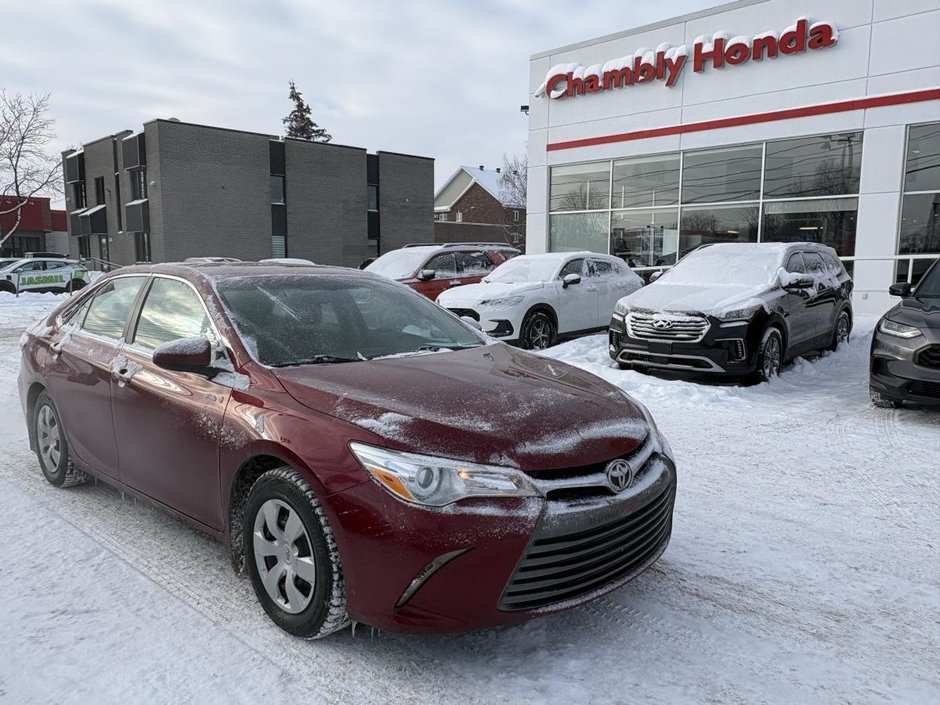 2015 Toyota Camry LE 57 000 KM SEULEMENT I 1 PROPRIO I SIEGES CHAUFFANTS I CAMERA I BLUETOOTH I in , Quebec